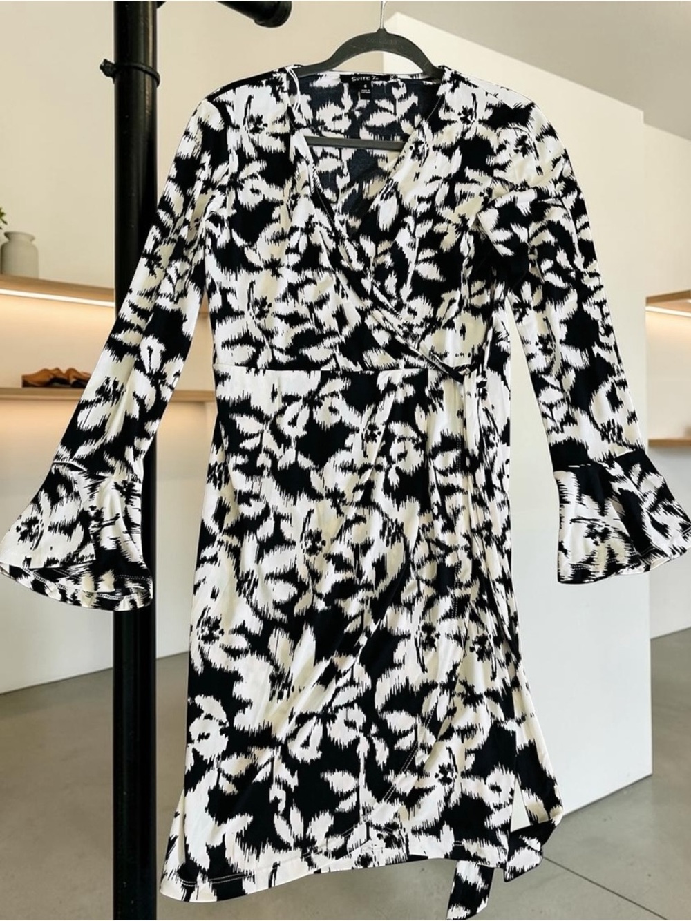Suite 7  Women’s Size 6  Black & White Wrap Style Dress With Bell  Cuffs NWT